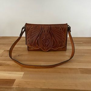 Patricia Nash Santillana Flap 
Burnished Tooled